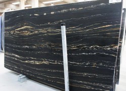 quarzite nero tropical storm